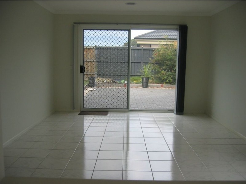 33 Moreton Bay Boulevard, Lyndhurst VIC 3975