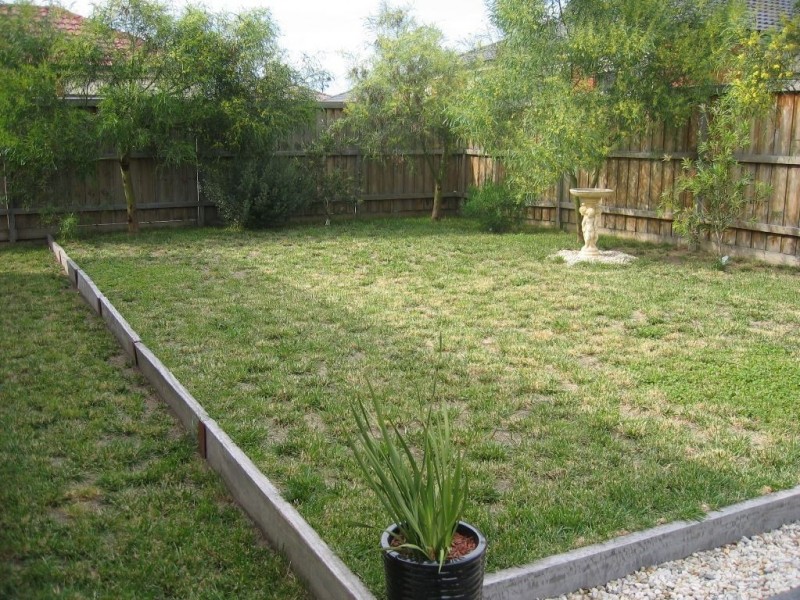 33 Moreton Bay Boulevard, Lyndhurst VIC 3975