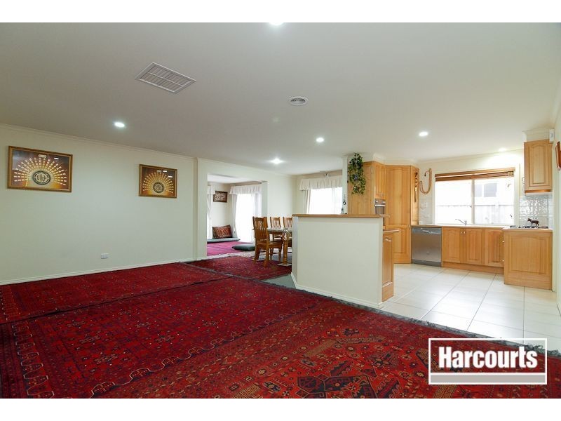 9 Beech Place, Hallam VIC 3803