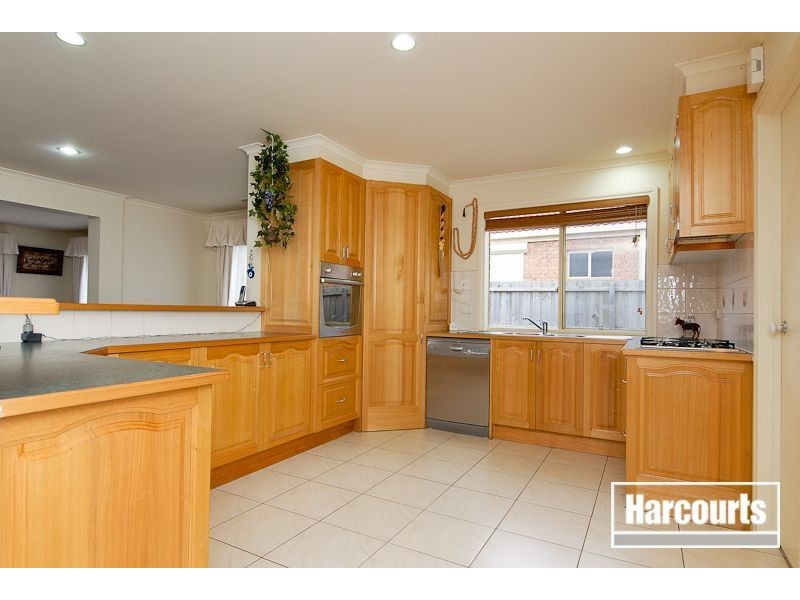 9 Beech Place, Hallam VIC 3803