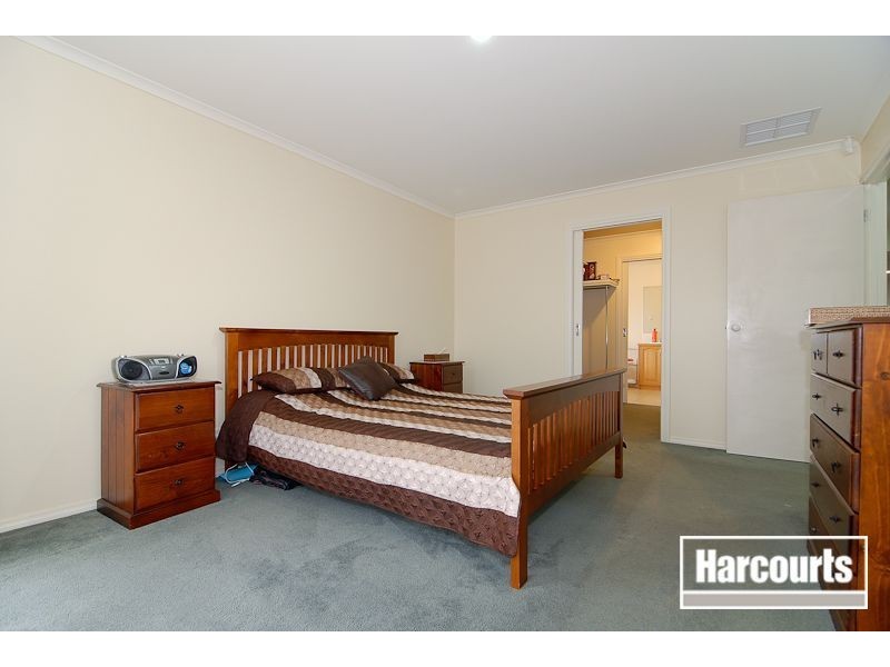 9 Beech Place, Hallam VIC 3803