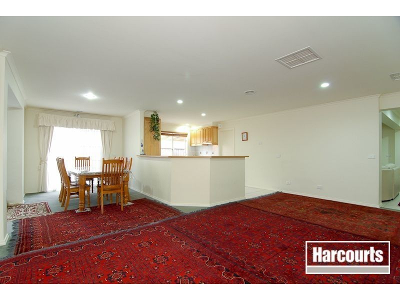 9 Beech Place, Hallam VIC 3803