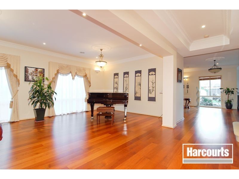 17 Arrino Crescent, Hallam VIC 3803