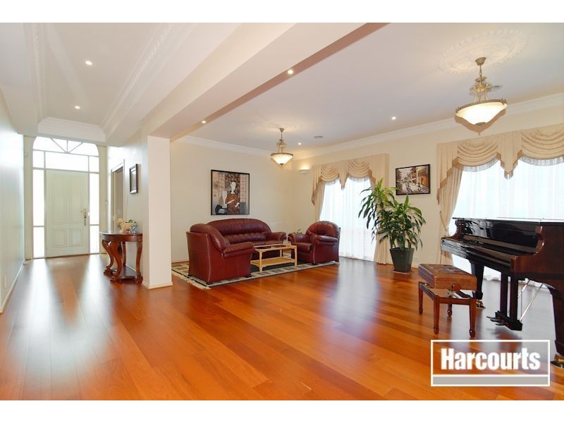 17 Arrino Crescent, Hallam VIC 3803