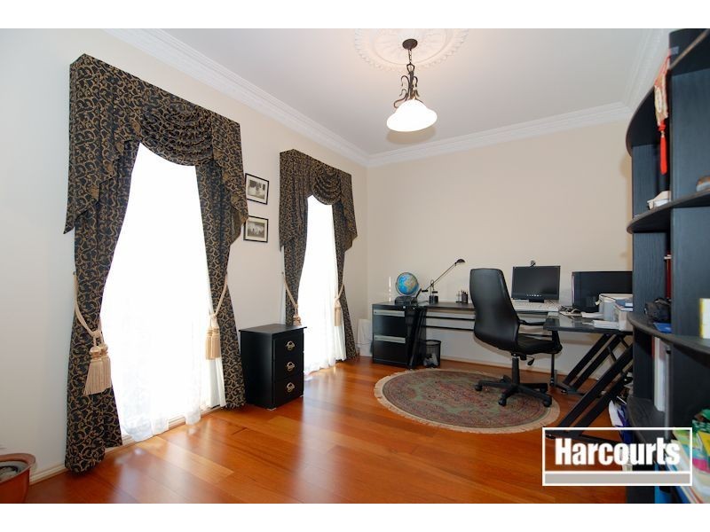 17 Arrino Crescent, Hallam VIC 3803