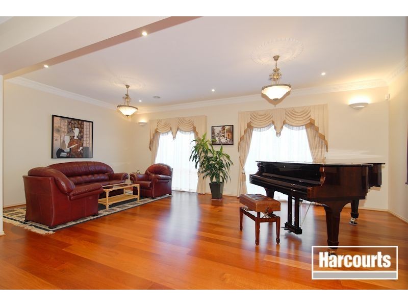 17 Arrino Crescent, Hallam VIC 3803