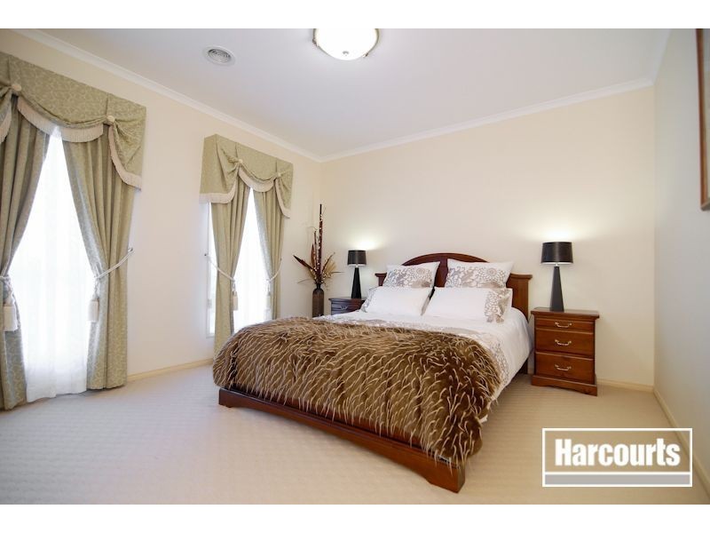 17 Arrino Crescent, Hallam VIC 3803