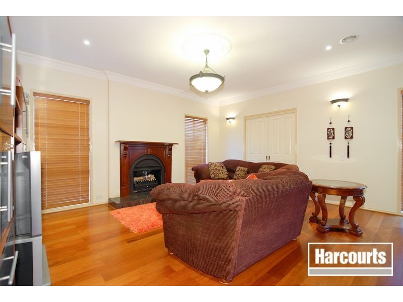 17 Arrino Crescent, Hallam VIC 3803