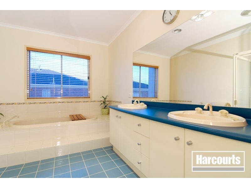 17 Arrino Crescent, Hallam VIC 3803