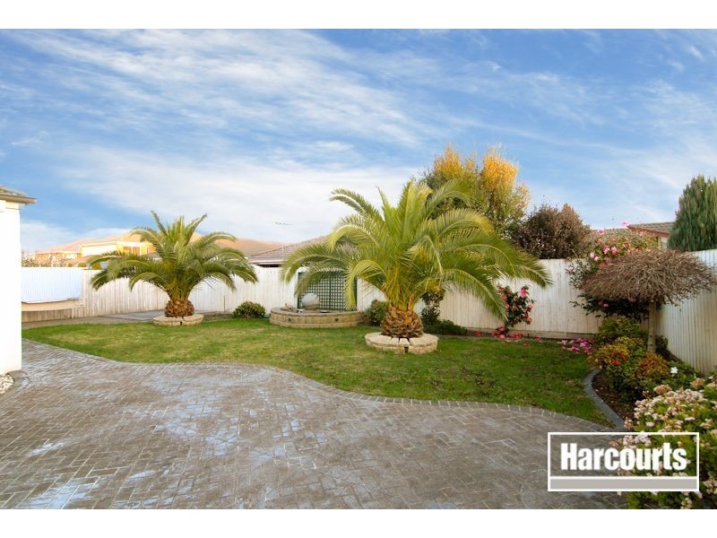 17 Arrino Crescent, Hallam VIC 3803