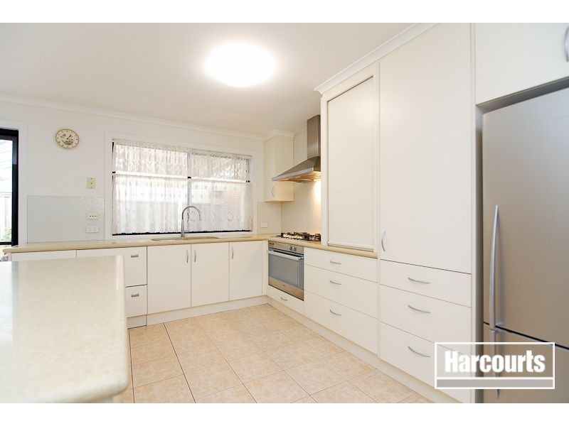 76 Kingston Avenue, Narre Warren South VIC 3805