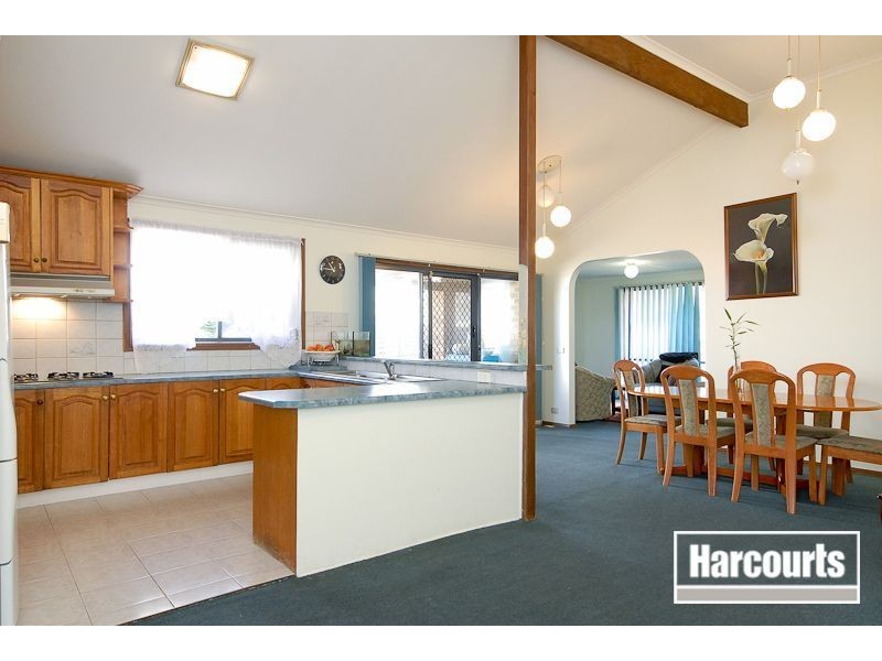 5 Hinrichsen Drive, Hallam VIC 3803
