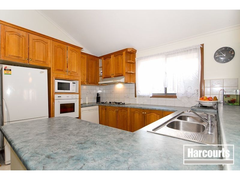 5 Hinrichsen Drive, Hallam VIC 3803