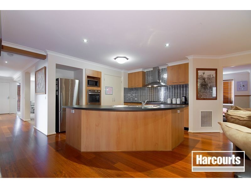 21 Violet Way, Cranbourne VIC 3977