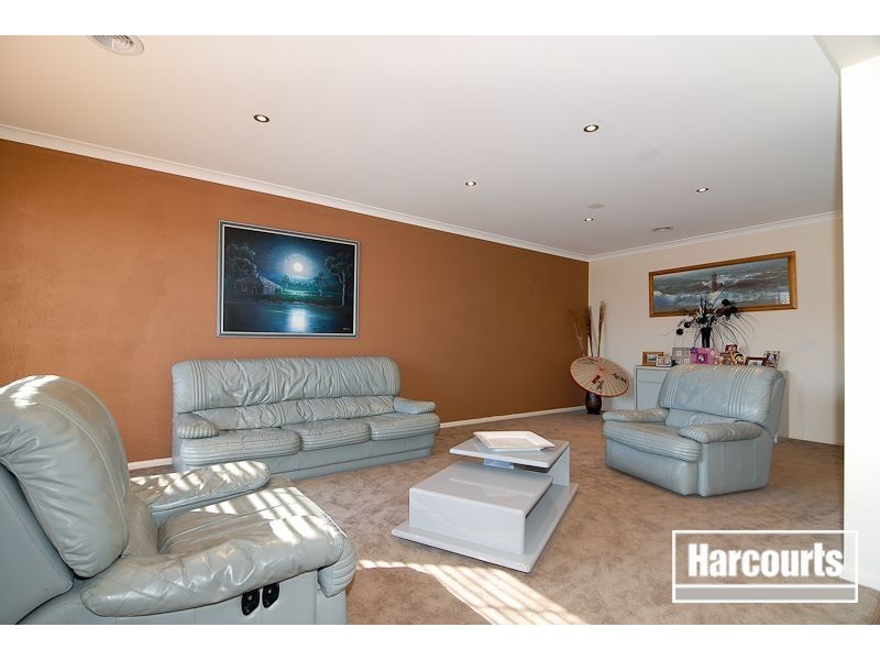 21 Violet Way, Cranbourne VIC 3977