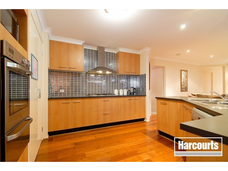 21 Violet Way, Cranbourne VIC 3977