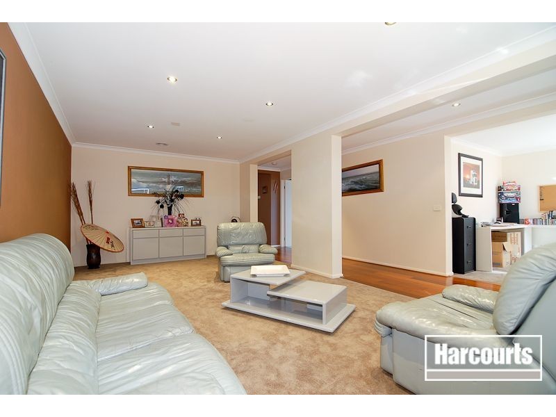 21 Violet Way, Cranbourne VIC 3977