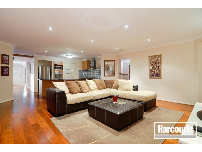 21 Violet Way, Cranbourne VIC 3977
