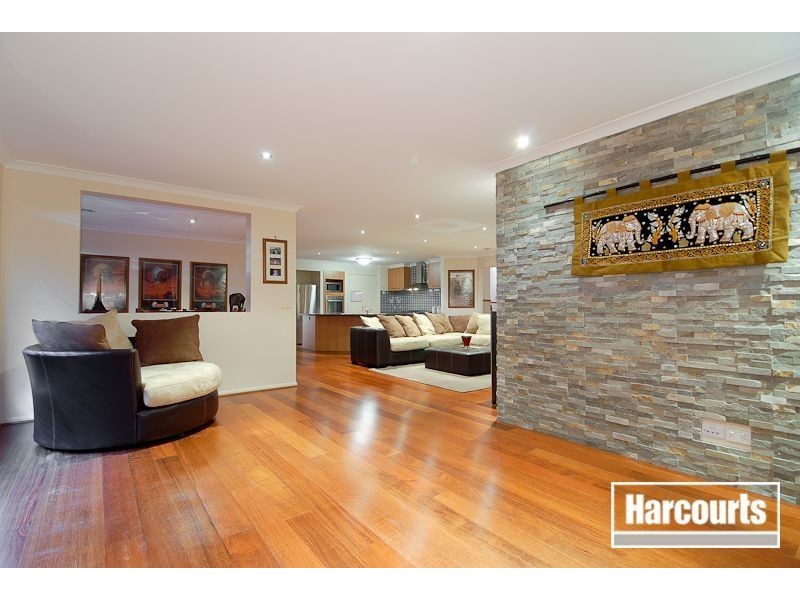 21 Violet Way, Cranbourne VIC 3977