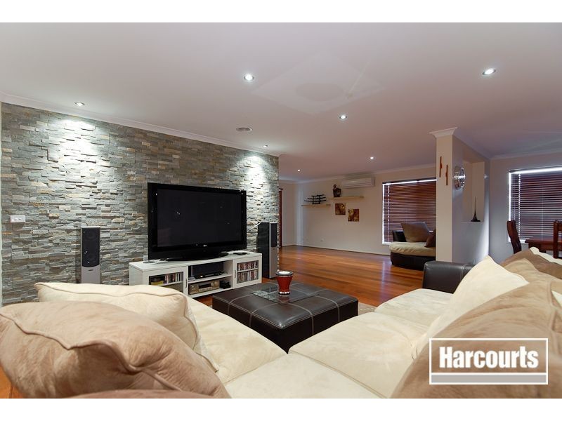 21 Violet Way, Cranbourne VIC 3977