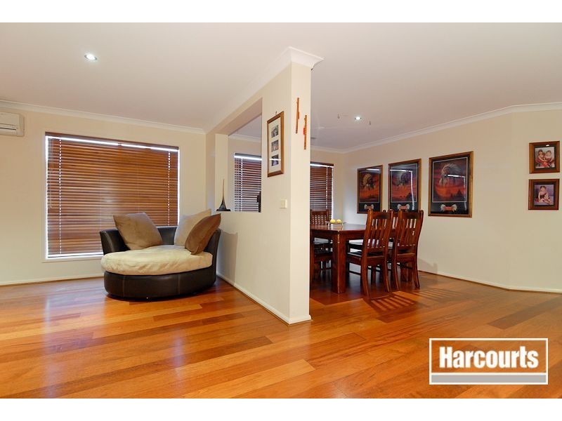 21 Violet Way, Cranbourne VIC 3977