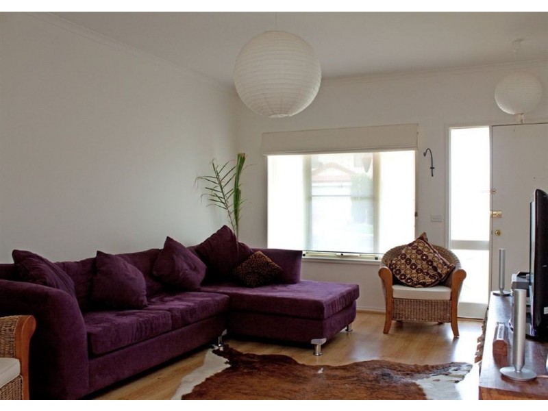 32 Lindsey Crescent, Lynbrook VIC 3975