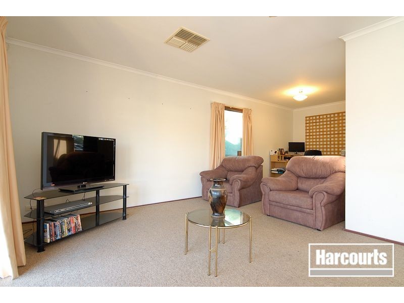 69 Willow Drive, Hampton Park VIC 3976