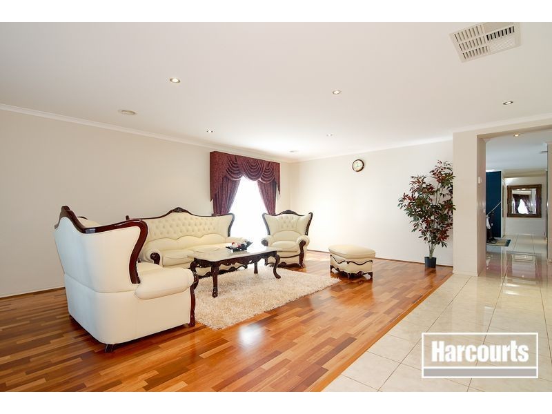 8 Palais Close, Narre Warren South VIC 3805