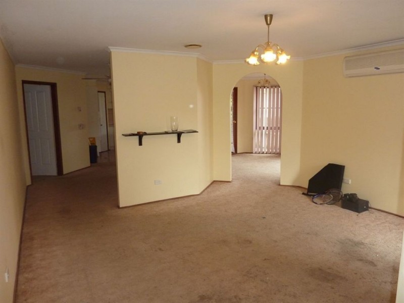 8 Lauren Drive, Hampton Park VIC 3976