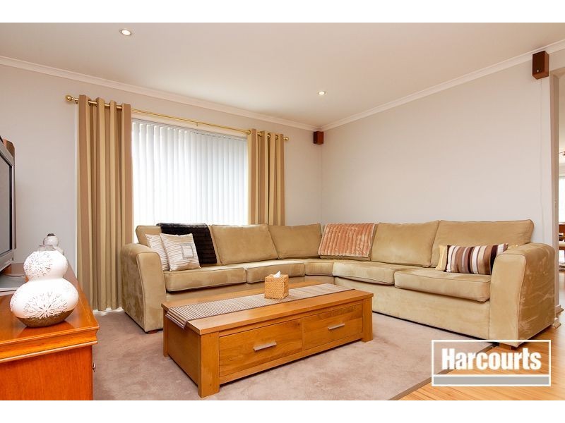 32 Manatoka Crescent, Hampton Park VIC 3976