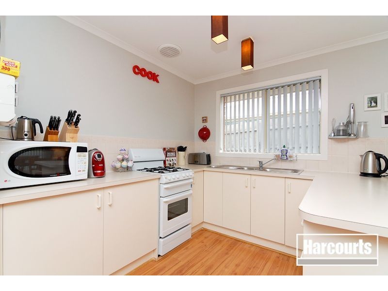 32 Manatoka Crescent, Hampton Park VIC 3976