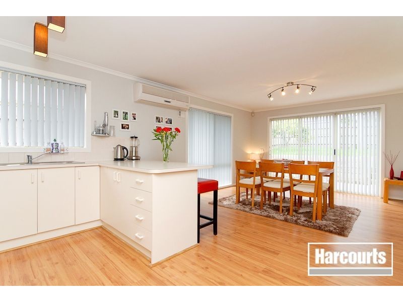 32 Manatoka Crescent, Hampton Park VIC 3976