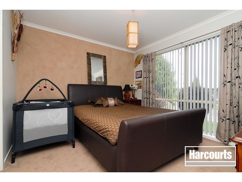 32 Manatoka Crescent, Hampton Park VIC 3976