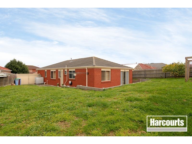 32 Manatoka Crescent, Hampton Park VIC 3976