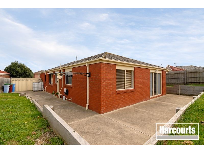 32 Manatoka Crescent, Hampton Park VIC 3976