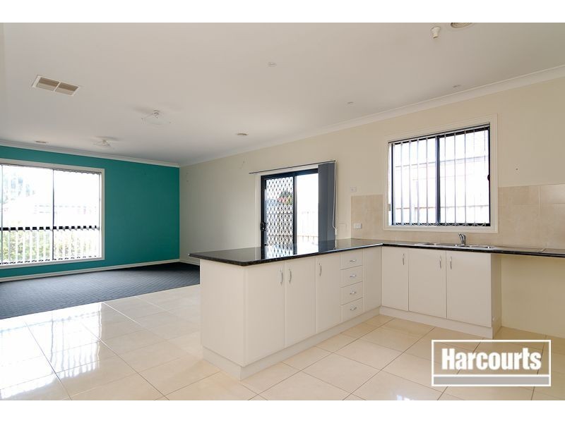 21 Baynton Crescent, Lynbrook VIC 3975