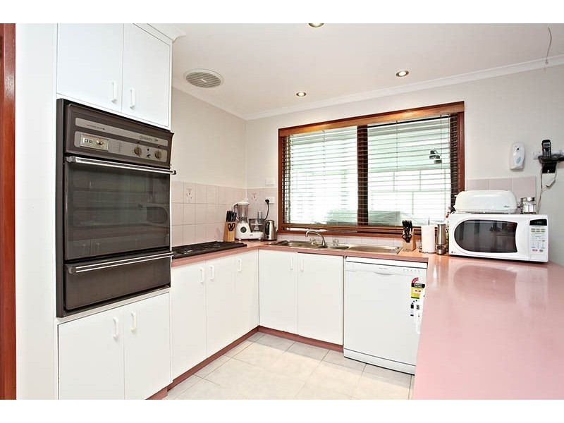 8 Sapphire Drive, Hampton Park VIC 3976