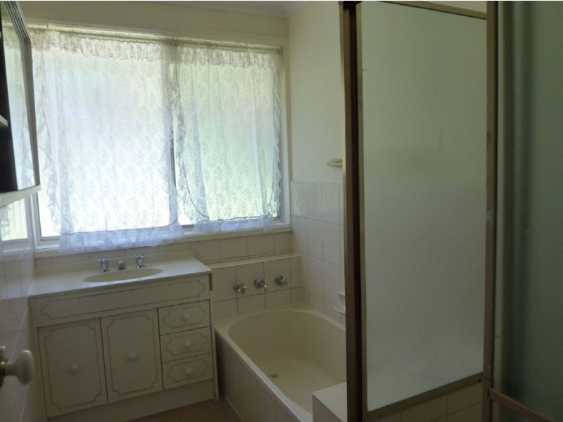 18 Mark Court, Hampton Park VIC 3976