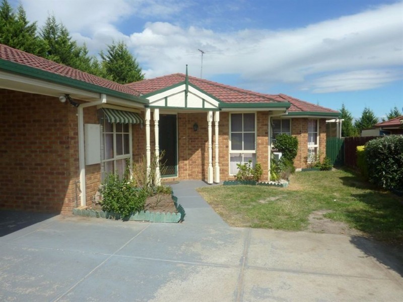 8 Lauren Drive, Hampton Park VIC 3976