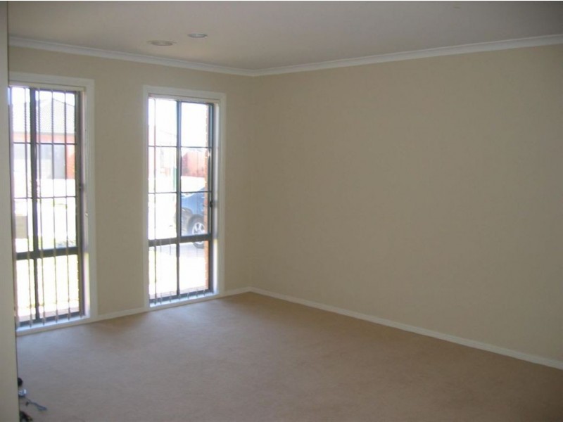 4 Speranza Place, Lynbrook VIC 3975