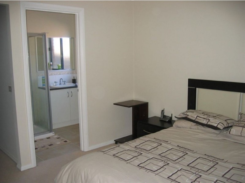 4 Speranza Place, Lynbrook VIC 3975