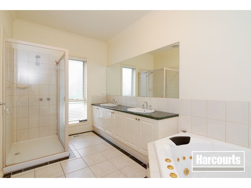 11 Tom Gearon Court, Narre Warren North VIC 3804