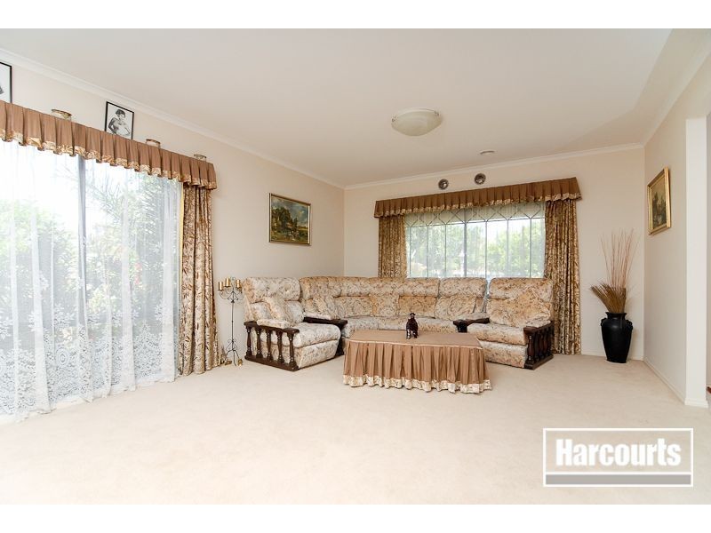 4 Brady Close, Lynbrook VIC 3975