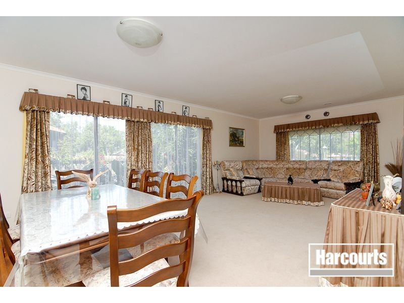 4 Brady Close, Lynbrook VIC 3975