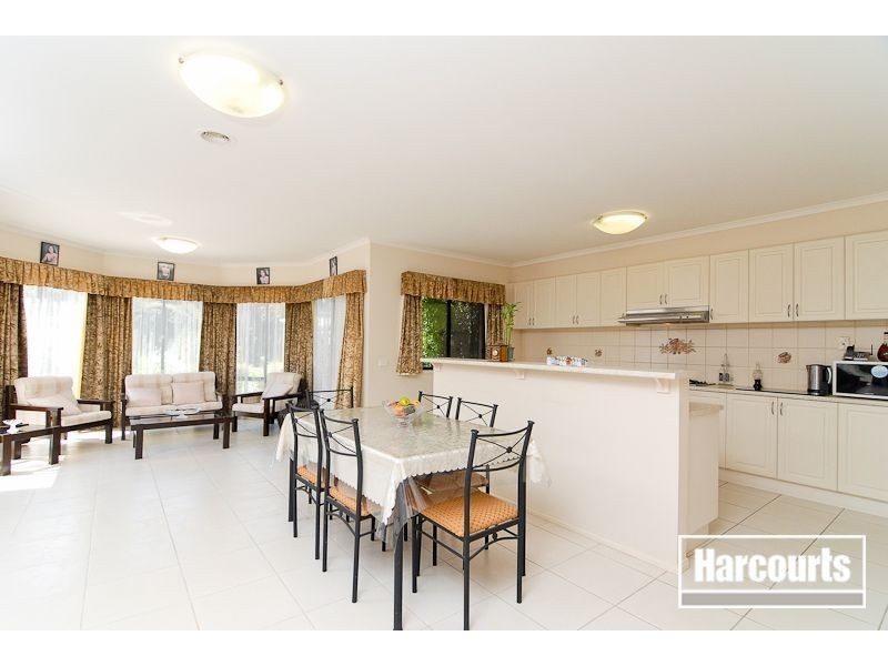 4 Brady Close, Lynbrook VIC 3975