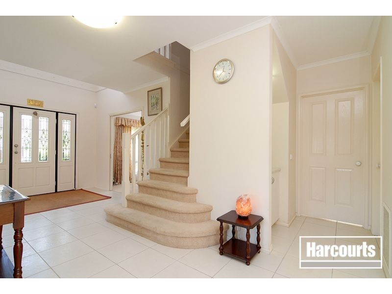 4 Brady Close, Lynbrook VIC 3975