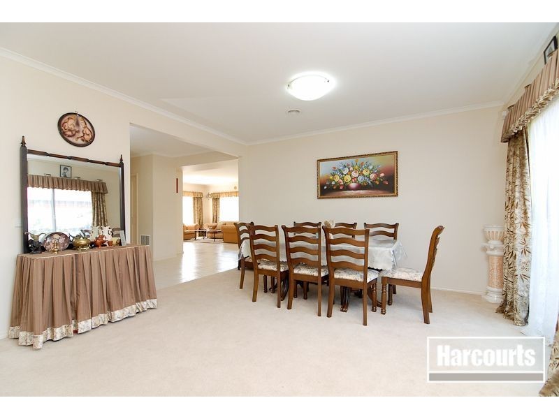 4 Brady Close, Lynbrook VIC 3975