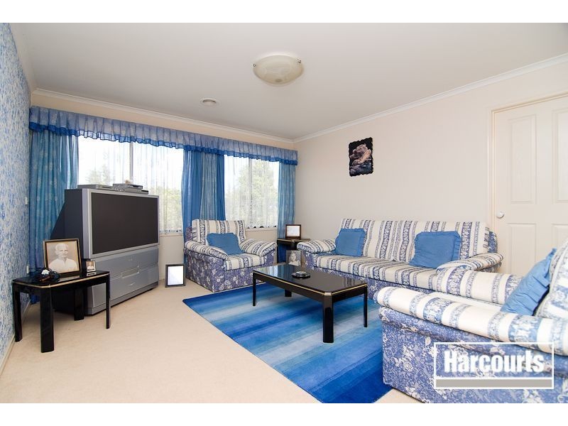 4 Brady Close, Lynbrook VIC 3975