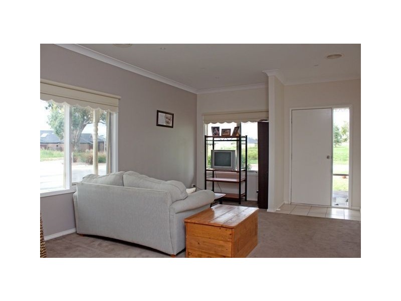 38 Waterbush Crescent, Lyndhurst VIC 3975