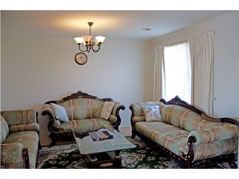 10 Eldershaw Drive, Lynbrook VIC 3975